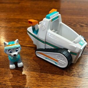 Paw Patrol Everest Snow Rescue Vehicle + Everest Figure